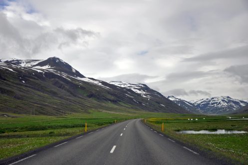 Une route vide dans le nord de l'Islande