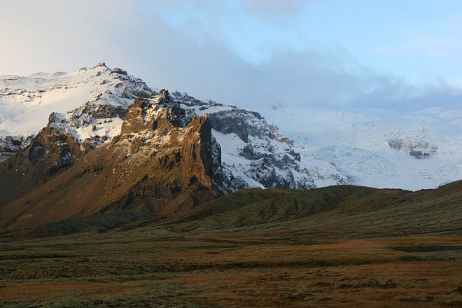 Le glacier d'Öræfajökull surplombe le "Les terres désolées''