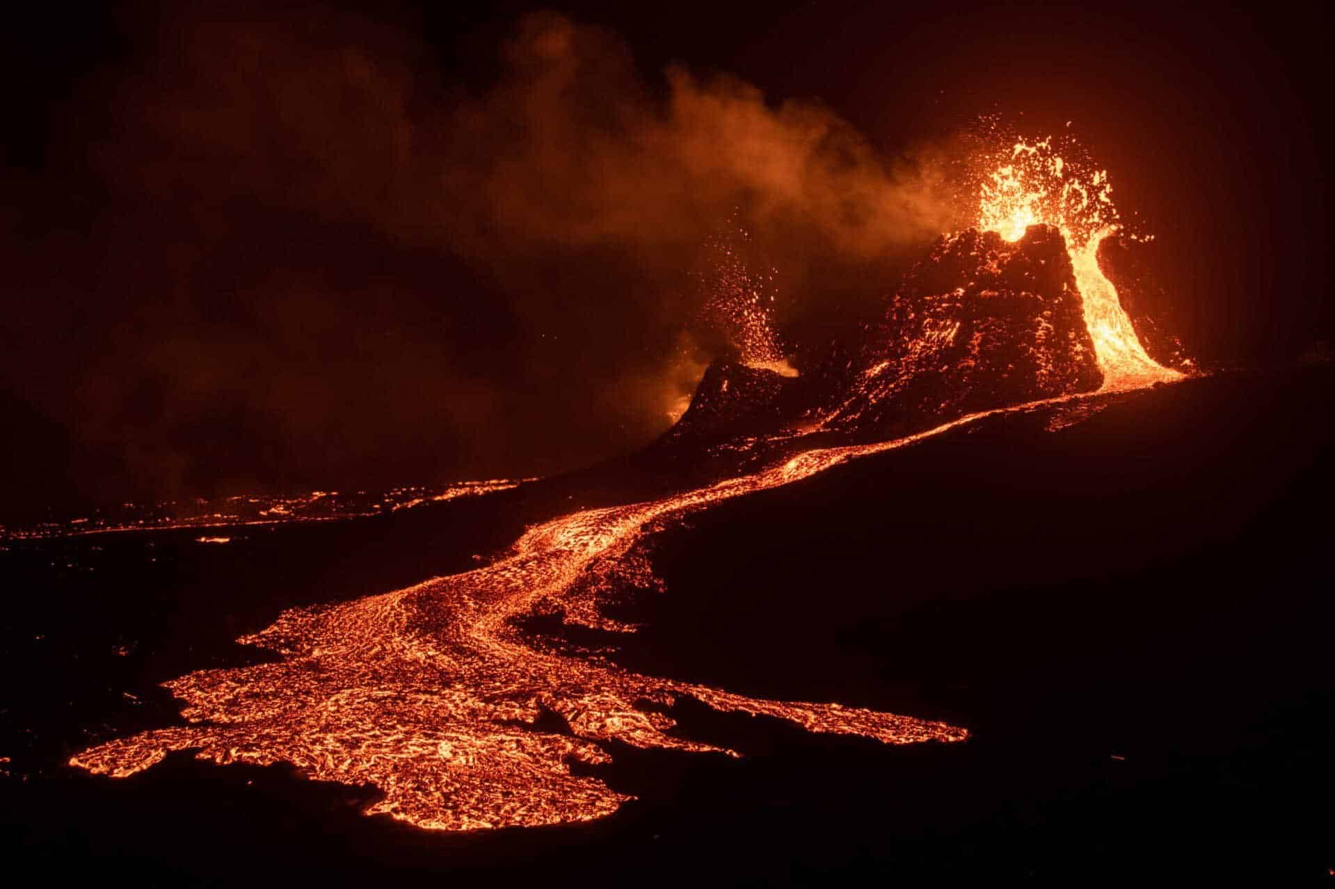 Privately Guided Tour to Erupting Volcano in Iceland