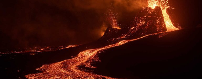Visite guidée privée du volcan en éruption en Islande